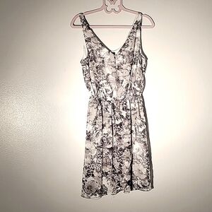 Guess Women's Gray and White Floral Dress, Size: SP